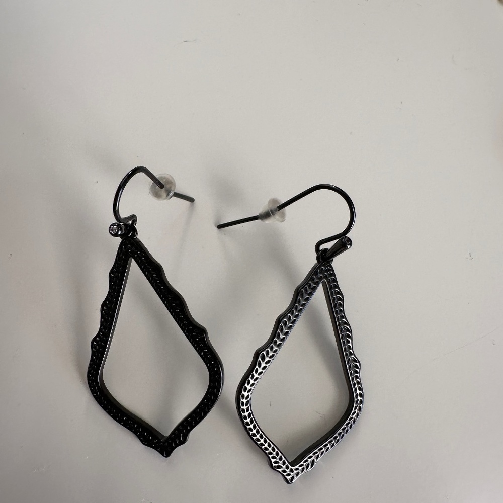 Kendra Scott Sofia earrings in black